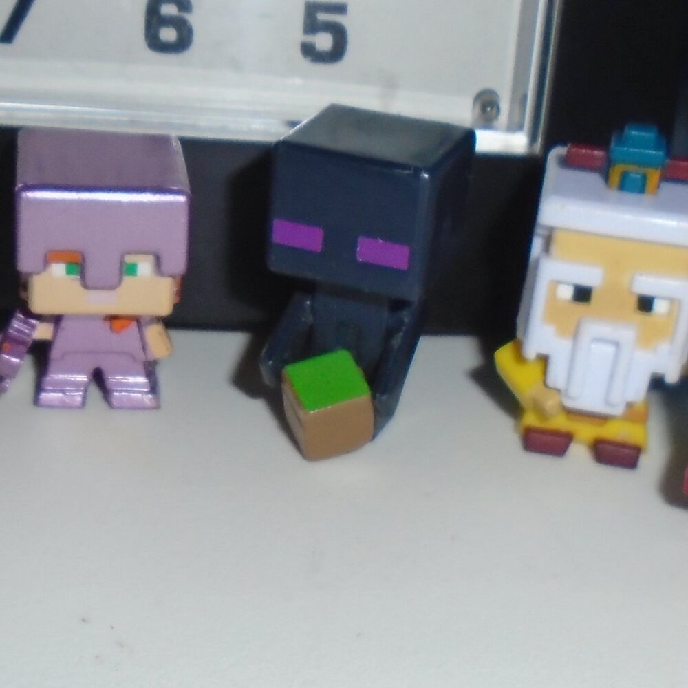 Lot of 7 Minecraft figurines